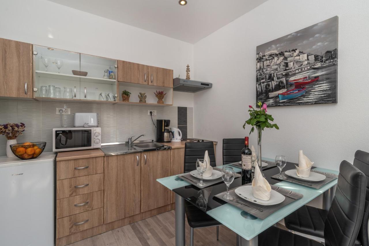 Apartments Bruna Трогир Экстерьер фото