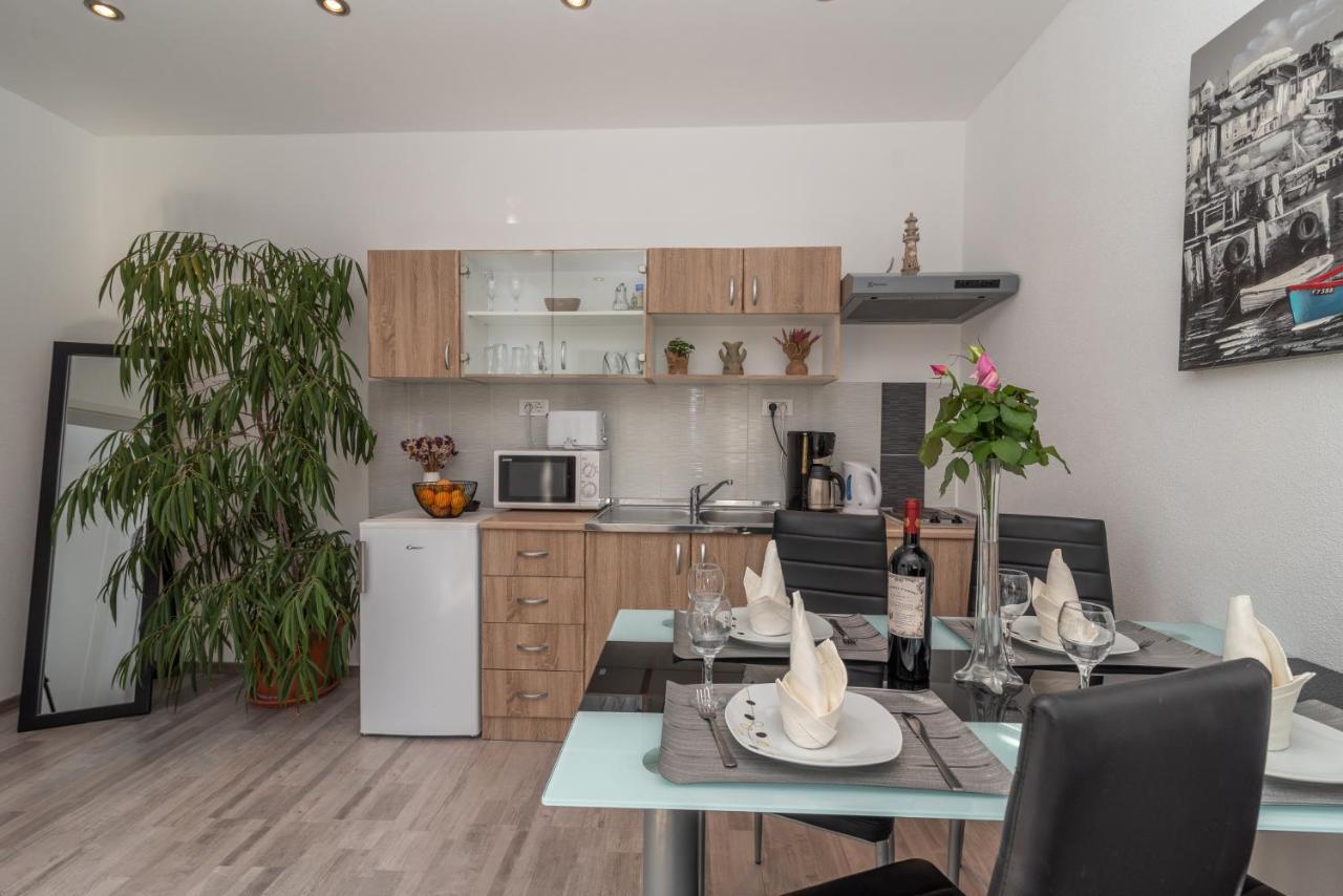 Apartments Bruna Трогир Экстерьер фото