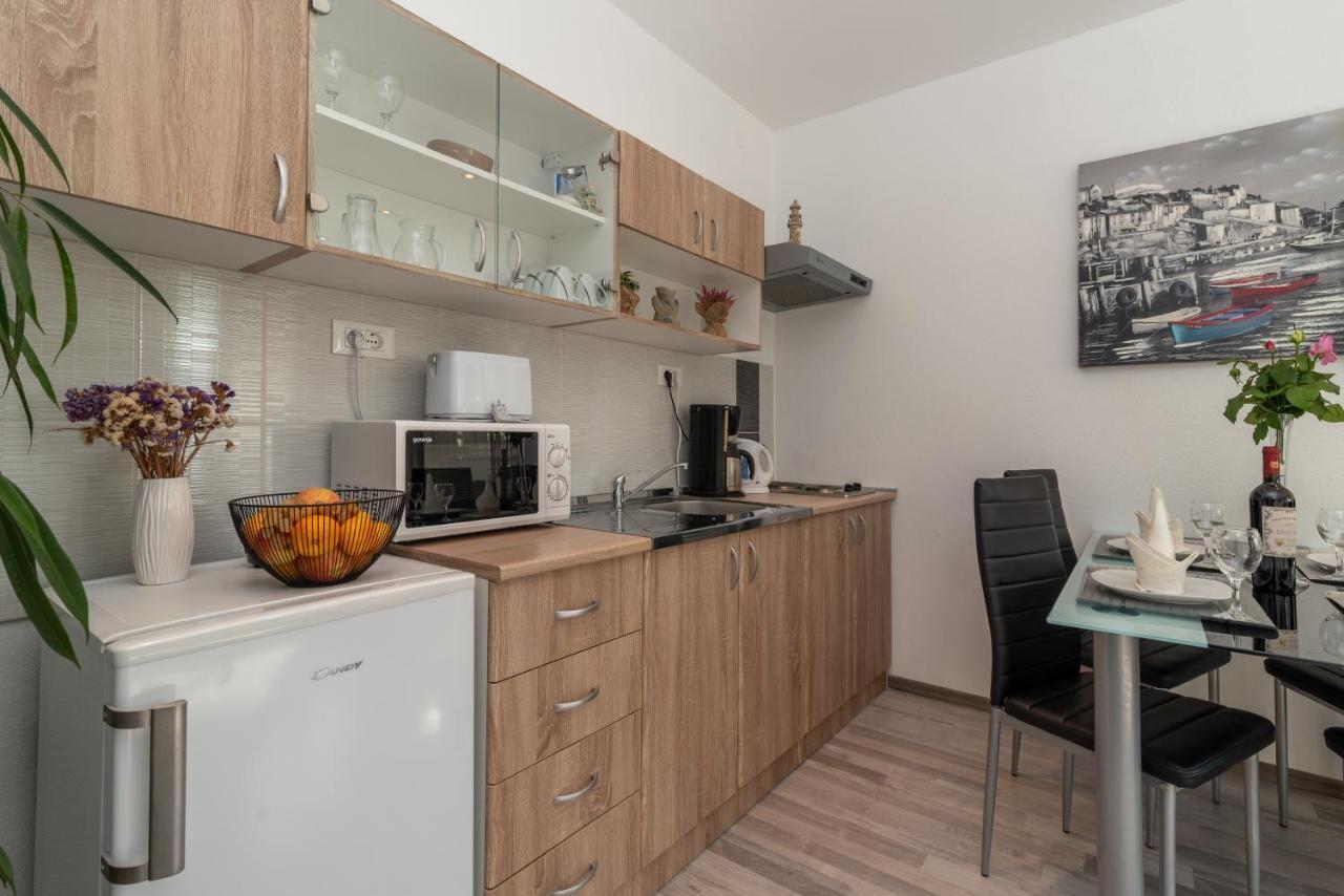 Apartments Bruna Трогир Экстерьер фото