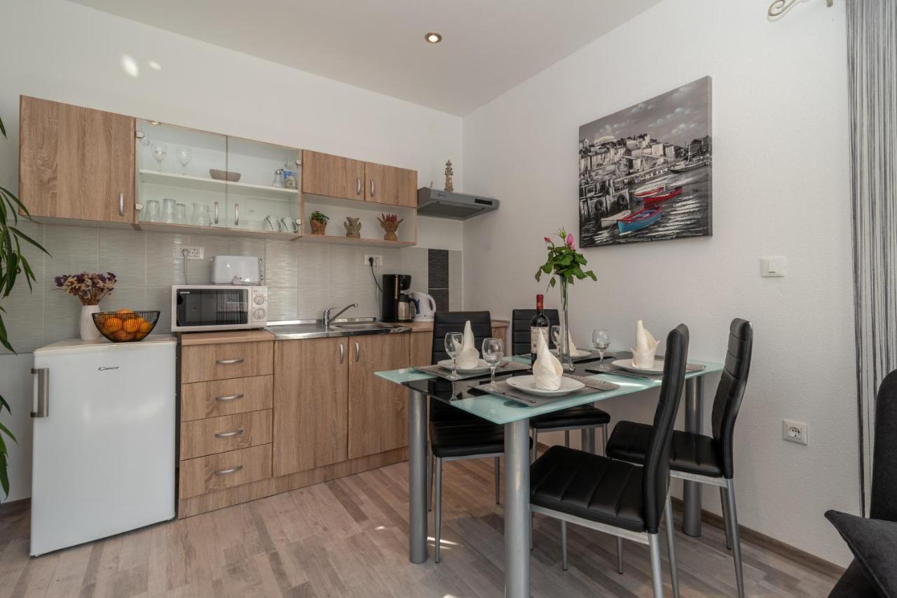 Apartments Bruna Трогир Экстерьер фото