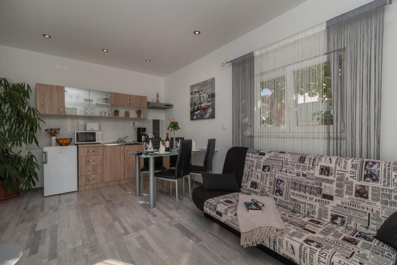 Apartments Bruna Трогир Экстерьер фото